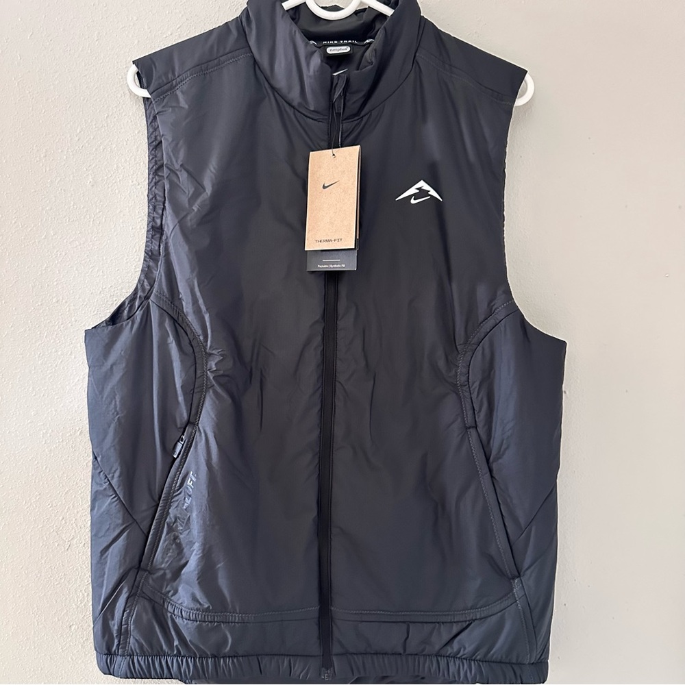 Nike Trail PrimaLoft Therma-FIT Running Hiking Vest Men Sz Small FZ0001-010 $160